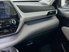 Used 2022  Toyota Highlander Hybrid Platinum AWD at Dutro Auto near Zanesville&comma; OH