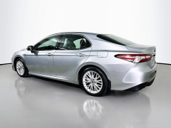 Used 2018  Toyota Camry Hybrid 4d Sedan SE at Dutro Auto near Zanesville&comma; OH