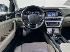 Used 2017  Hyundai Sonata 4d Sedan Limited at Dutro Auto near Zanesville&comma; OH