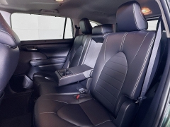 Used 2024  Toyota Highlander XLE AWD at Dutro Auto near Zanesville&comma; OH