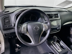 Used 2017  Nissan Altima 4d Sedan 2&period;5L SV at Dutro Auto near Zanesville&comma; OH