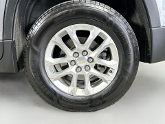 Used 2021  Chevrolet Traverse FWD 4dr LS w&sol;1LS at Dutro Auto near Zanesville&comma; OH