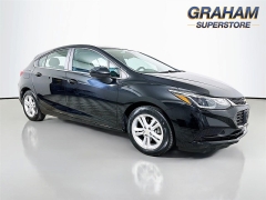Used 2017  Chevrolet Cruze 4d Hatchback LT Auto at Dutro Auto near Zanesville&comma; OH