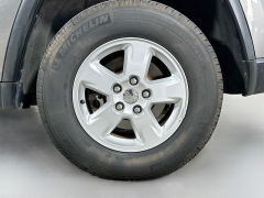 Used 2013  Jeep Grand Cherokee 4d SUV 4WD Laredo at Dutro Auto near Zanesville&comma; OH