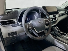 Used 2024  Toyota Highlander Hybrid Platinum AWD at Graham Auto Mall near Mansfield&comma; OH