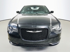 Used 2017  Chrysler 300 4d Sedan AWD S at Dutro Auto near Zanesville&comma; OH