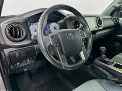 Used 2020  Toyota Tacoma 4WD Double Cab TRD Sport Auto at Dutro Auto near Zanesville&comma; OH