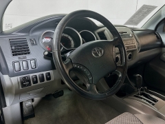 Used 2011  Toyota Tacoma 4WD Double Cab Short Bed Auto at Dutro Auto near Zanesville&comma; OH