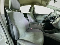 Used 2012  Toyota Prius v 5d Wagon Three at Dutro Auto near Zanesville&comma; OH