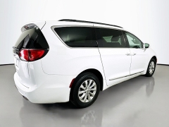 Used 2017  Chrysler Pacifica 4d Wagon Touring-L at Dutro Auto near Zanesville&comma; OH