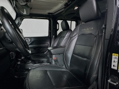 Used 2018  Jeep Wrangler Unlimited 4d SUV 4WD Sahara at Dutro Auto near Zanesville, OH