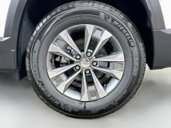 New 2027  Chevrolet Equinox AWD 4dr LT w&sol;2LT at Graham Auto Mall near Mansfield&comma; OH