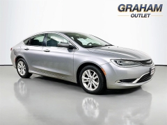 Used 2016  Chrysler 200 4d Sedan Limited I4 at Graham Auto Mall near Mansfield&comma; OH