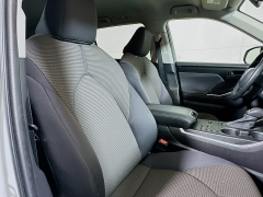 Used 2023  Toyota Highlander LE FWD at Graham Auto Mall near Mansfield&comma; OH