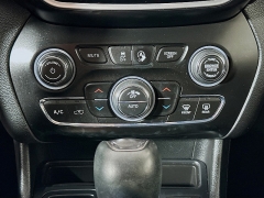 Used 2019  Jeep Cherokee 4d SUV FWD Limited 3.2L at Graham Auto Mall near Mansfield, OH