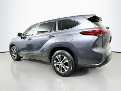 Used 2023  Toyota Highlander Hybrid XLE AWD at Dutro Auto near Zanesville&comma; OH
