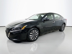 Used 2024  Nissan Altima 2&period;5 SV Sedan at Dutro Auto near Zanesville&comma; OH