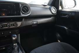 Used 2017  Toyota Tacoma 4WD Double Cab TRD Sport Auto at Graham Auto Mall near Mansfield&comma; OH