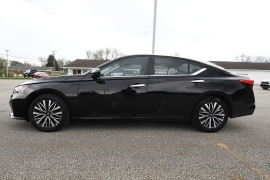 Used 2025  Nissan Altima SV FWD at Dutro Auto near Zanesville&comma; OH