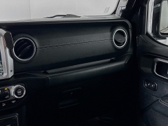 Used 2018  Jeep Wrangler Unlimited 4d SUV 4WD Sahara at Dutro Auto near Zanesville, OH