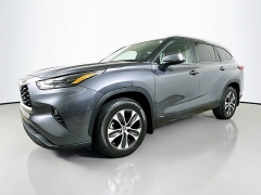 Used 2023  Toyota Highlander Hybrid XLE AWD at Dutro Auto near Zanesville&comma; OH