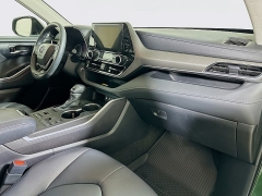 Used 2024  Toyota Highlander XLE AWD at Dutro Auto near Zanesville&comma; OH