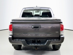 Used 2021  Toyota Tacoma 4WD TRD Off Road Double Cab 6ft Bed V6 AT at Graham Auto Mall near Mansfield&comma; OH