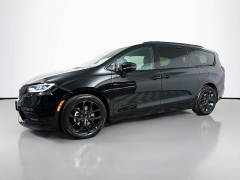 Used 2025  Chrysler Pacifica Limited FWD at Dutro Auto near Zanesville&comma; OH