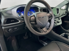 Used 2025  Chrysler Pacifica Limited FWD at Graham Auto Mall near Mansfield&comma; OH