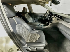 Used 2018  Toyota Camry 4d Sedan SE at Dutro Auto near Zanesville&comma; OH