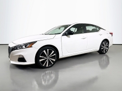 Used 2022  Nissan Altima 2.5 SR Sedan at Graham Auto Mall near Mansfield, OH