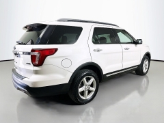 Used 2017  Ford Explorer 4d SUV 4WD XLT at Dutro Auto near Zanesville&comma; OH