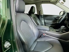Used 2024  Toyota Highlander XLE AWD at Dutro Auto near Zanesville&comma; OH
