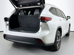 Used 2023  Toyota Highlander XLE AWD at Graham Auto Mall near Mansfield, OH