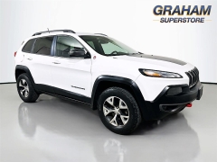 2017 Jeep Cherokee 4d SUV 4WD Trailhawk I4 at Dutro Auto near Zanesville&comma; OH