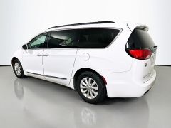Used 2017  Chrysler Pacifica 4d Wagon Touring-L at Dutro Auto near Zanesville&comma; OH