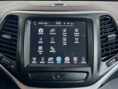 Used 2017  Jeep Cherokee 4d SUV 4WD Trailhawk I4 at Dutro Auto near Zanesville&comma; OH