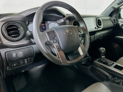 Used 2020  Toyota Tacoma 4WD Double Cab TRD Sport Auto at Dutro Auto near Zanesville&comma; OH