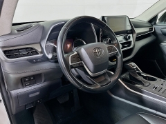 Used 2023  Toyota Highlander XLE AWD at Graham Auto Mall near Mansfield, OH