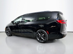 Used 2025  Chrysler Pacifica Limited FWD at Dutro Auto near Zanesville&comma; OH