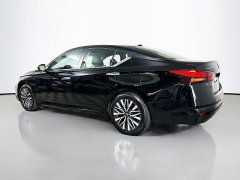 Used 2024  Nissan Altima 2&period;5 SV Sedan at Dutro Auto near Zanesville&comma; OH