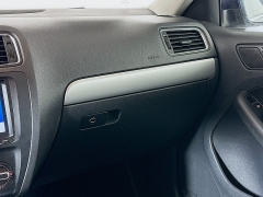 Used 2013  Volkswagen Jetta 4d Sedan SE Auto&sol;PZEV at Dutro Auto near Zanesville&comma; OH