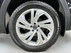 Used 2021  Volkswagen Atlas 2&period;0T SE w&sol;Technology FWD at Dutro Auto near Zanesville&comma; OH