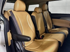 Used 2023  Kia Carnival LX Seat Package FWD at Dutro Auto near Zanesville&comma; OH