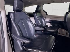Used 2023  Chrysler Pacifica Hybrid Limited FWD at Dutro Auto near Zanesville&comma; OH