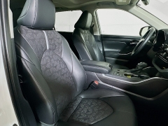Used 2025  Toyota Highlander Hybrid XLE Nightshade AWD at Dutro Auto near Zanesville&comma; OH