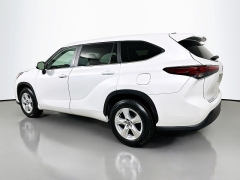 Used 2023  Toyota Highlander LE FWD at Graham Auto Mall near Mansfield&comma; OH