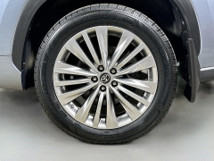 Used 2024  Toyota Highlander Hybrid Platinum AWD at Graham Auto Mall near Mansfield&comma; OH