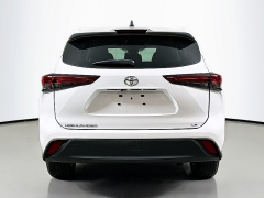 Used 2023  Toyota Highlander LE FWD at Graham Auto Mall near Mansfield&comma; OH