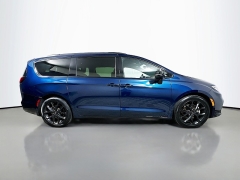 Used 2025  Chrysler Pacifica Limited FWD at Graham Auto Mall near Mansfield&comma; OH